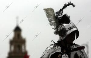 Figurantes participan en la celebración del desfile histórico que recrea la...