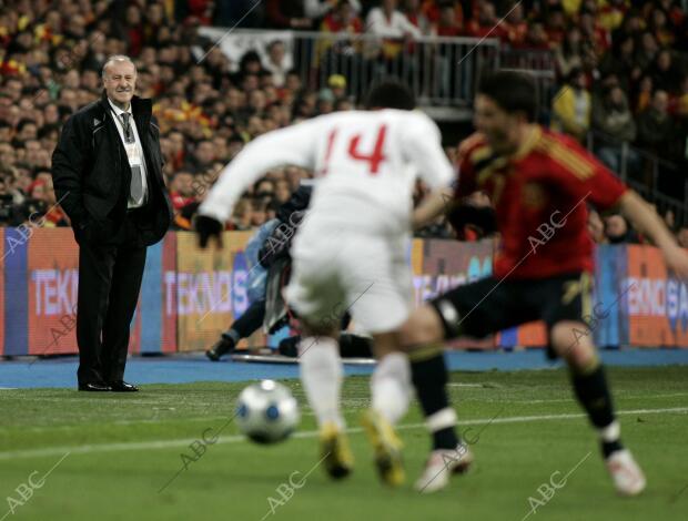 Partido clasificatorio para la Copa Mundial de Fútbol de Sudáfrica 2010,...