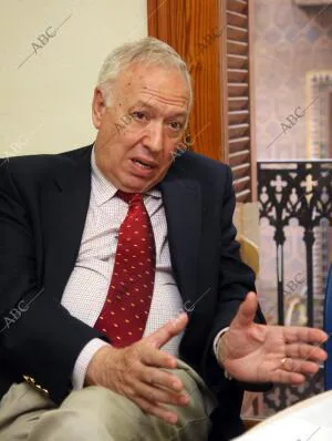 José Manuel García Margallo y Eva Ortíz, concejal de Urvanismo del Ayuntamiento...