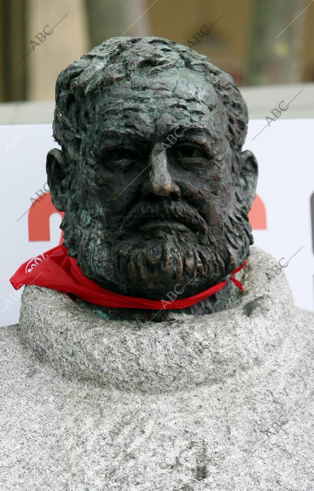 fiestas de san fermin 2009;50 años de ernest hemingway.-foto ernesto...