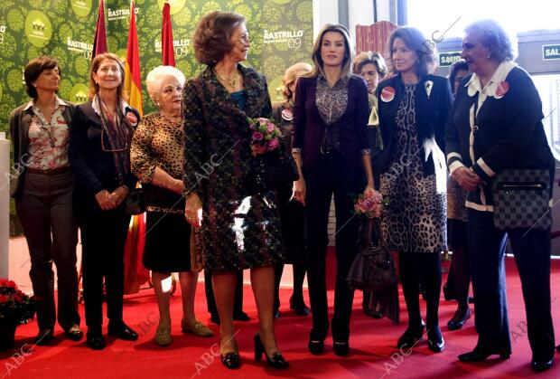 La Reina doña Sofia y la Princesa de Asturias Han Visitado los Puestos