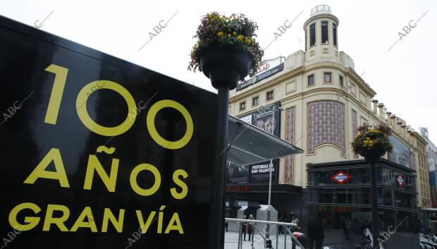 fachada del cine Callao con motivo del centenario de la gran Via foto Jaime...