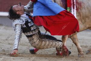 Grave cornada del toro Opiparo (Juan Pedro Domecq) al torero Julio Aparicio...