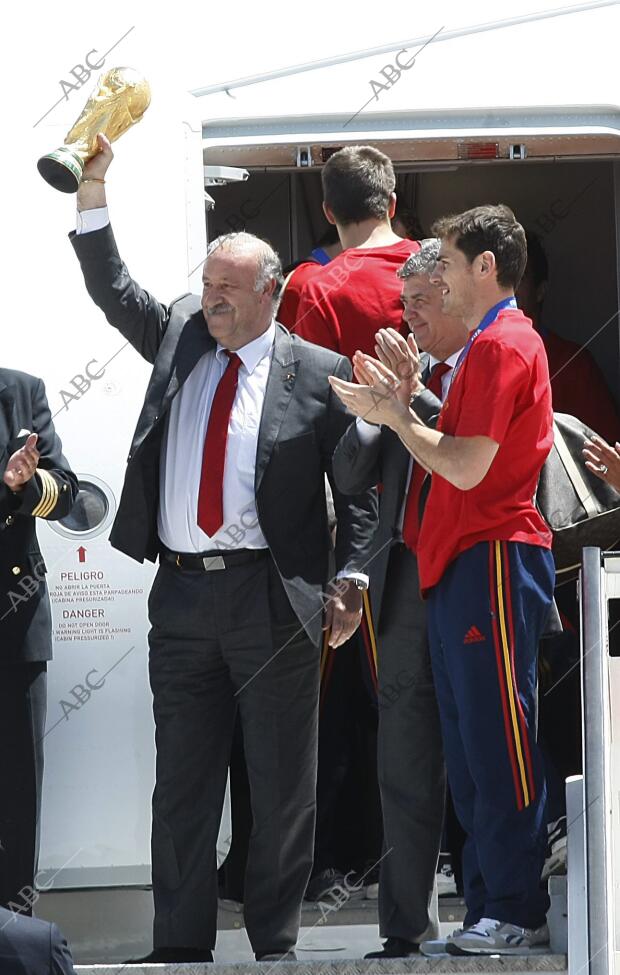 Llegada de la selección española de fútbol al aeropuerto de barajas, tras...