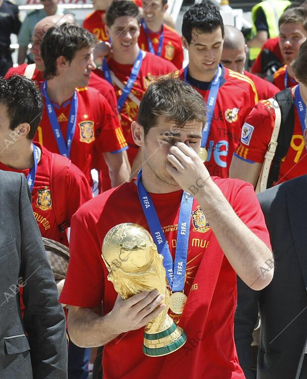 Llegada de la selección española de fútbol al aeropuerto de barajas, tras...