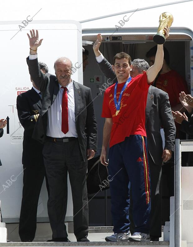 Llegada de la selección española de fútbol al aeropuerto de barajas, tras...