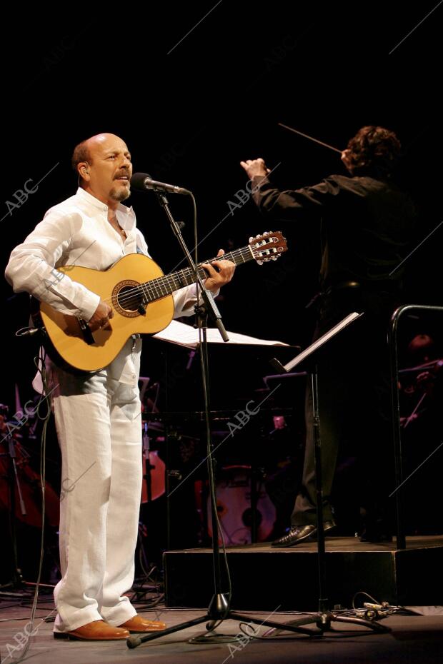 En la Imagen, concierto de Javiel Ruibal en el gran Teatro