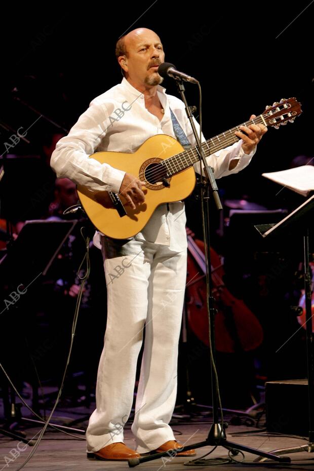 En la Imagen, concierto de Javiel Ruibal en el gran Teatro