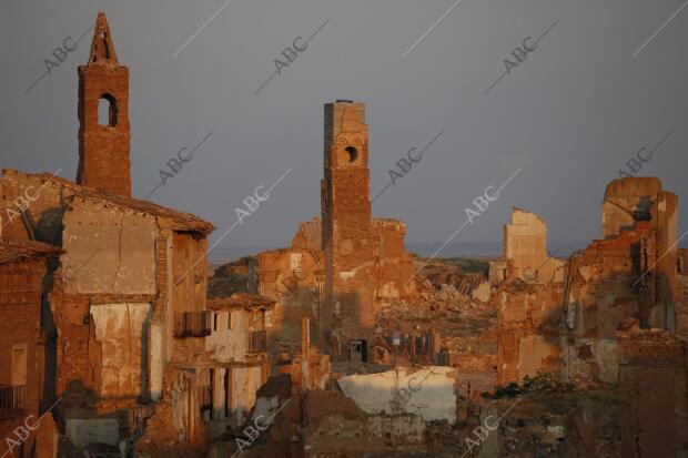 El llamado Pueblo Viejo de Belchite está completamente desolado, abandonado por...