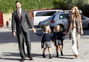 los principes de asturias acompañana a las infantas leonor y sofia al colegio...