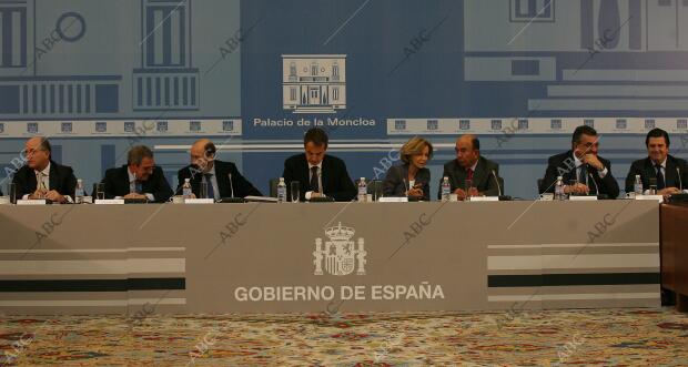 reunion del presidente del gobierno jose luis rodriguez zapatero en el palacio...