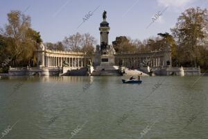 Reportaje sobre Madrid. En la Imagen: estanque de el Retiro