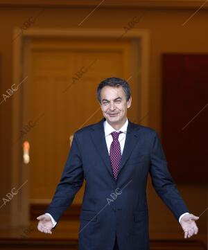 El presidente del Gobierno, José Luis Rodríguez Zapatero, recibe en el Palacio...