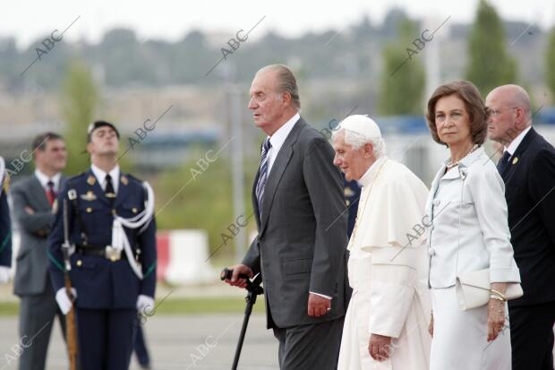 spedida por parte de los Reyes a su Santidad el Papa Benedicto XVI tras su...