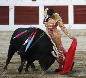 Manuel Jesús, El Cid, lidiando con un toro en Linares