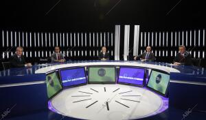 bate a 5 de los representantes de los partidos politicos