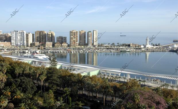 Vistas del puerto de Málaga