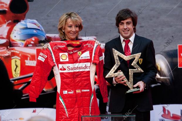 Fernando Alonso recibe el Premio Internacional del deporte de la Comunidad de...