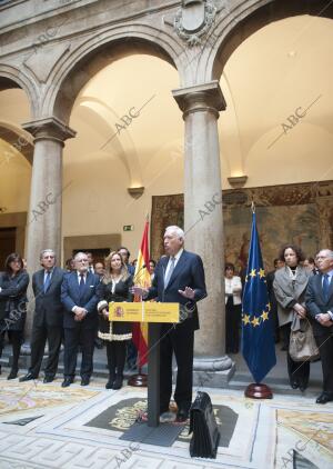 Manuel García Margallo recibe la cartera del Ministerio de Exteriores de manos...