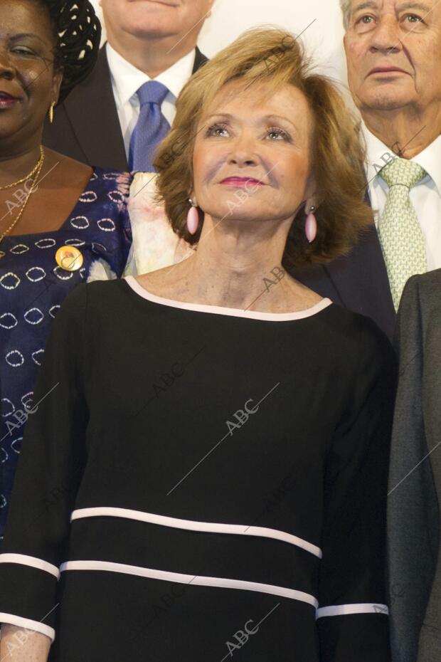 La Reina doña Sofia Presenta la Fundacion "Mujeres por Africa" con Mª Teresa...