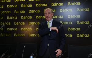 rueda de prensa de Rodrigo rato presidente de Bankia para presentar los...