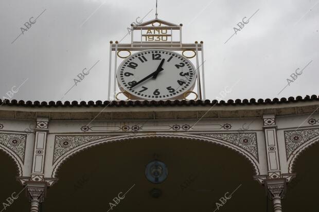 Reloj de la plaza de toros de Las Ventas situado sobre una de las gradas