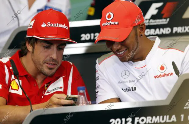 fernando alonso en la presentacion del gran premio de formula 1