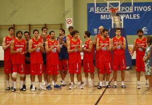 la alcaldesa ana botella acudio a despedir a la seleccion olimpica de baloncesto...