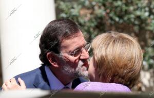 en la imagen el presidente del gobierno mariano rajoy recibe a la canciller...