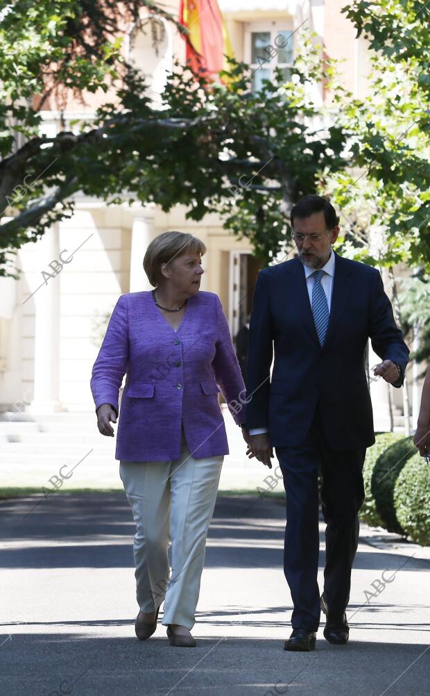 en la imagen el presidente del gobierno mariano rajoy con la canciller alemana...