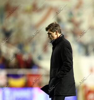 El entrenador del Barcelona durante el partido de La Liga entre el Barcelona...