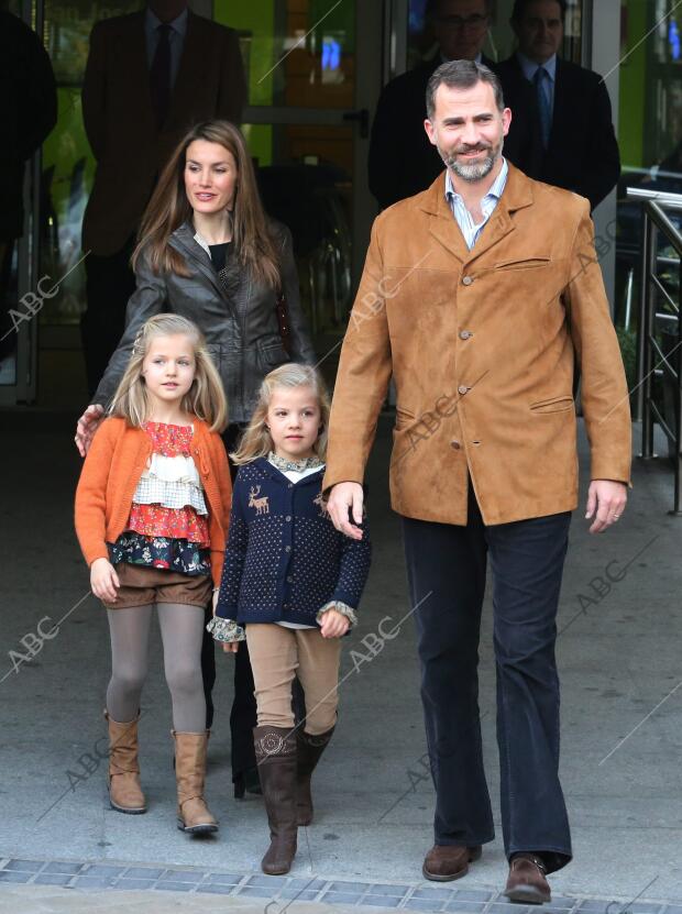 seguimiento de la Situcian de Sm el Rey en el hospital san Jose tras su...