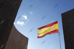 Bandera de España en la plaza de Colón