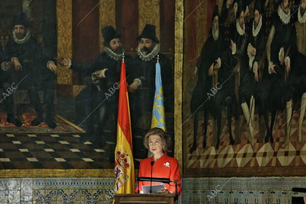 Entrega del premio convivencia Manuel Broseta A S.M. la Reina Sofía