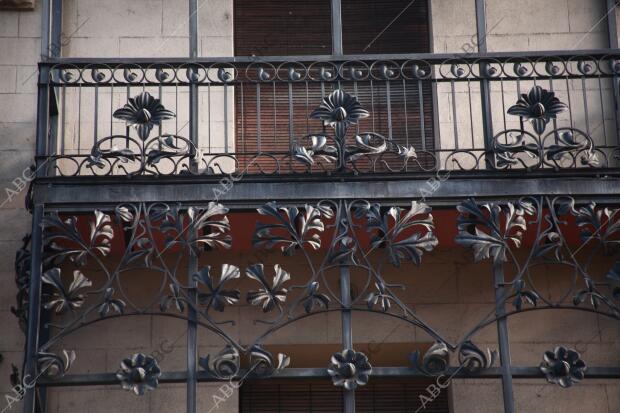 talle del balcón de uno de los edificios de arquitectura modernista que se sitúa...