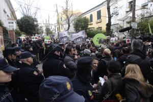 Escrache frente a la casa de Soraya Sáenz de Santamaría