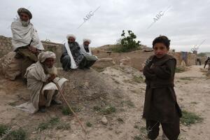 Civiles afganos en Qala-i-Naw, lugar donde está destinado el contingente español