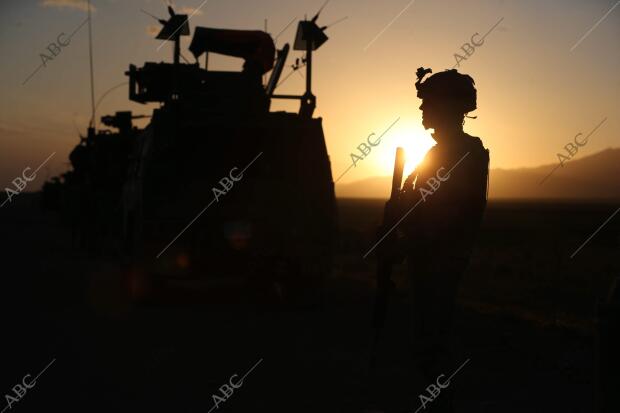 Afganistán. 30/04/2013. Atardecer en la ruta Lapis