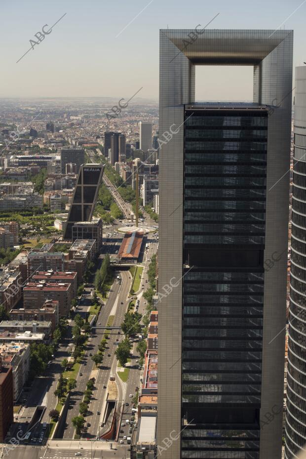 Reportaje desde la torre espacio (vista aerea) Paseo de la Castellana Madrid...