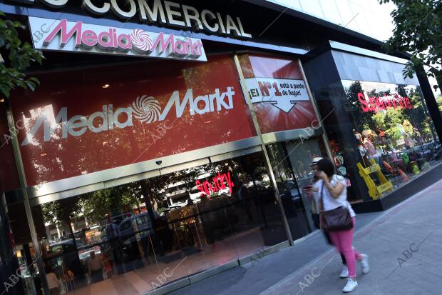 nueva tienda de mediamarkt en el centro comercial del edificio del paseo de la...