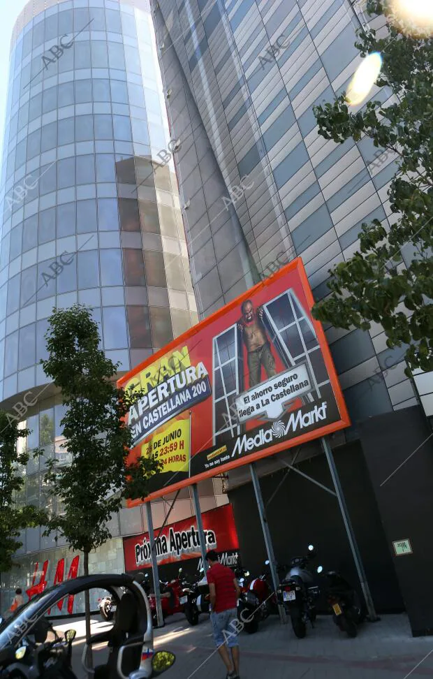 nueva tienda de mediamarkt en el centro comercial del edificio del paseo de la...