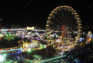 Fotografía nocturna de la Feria de Málaga