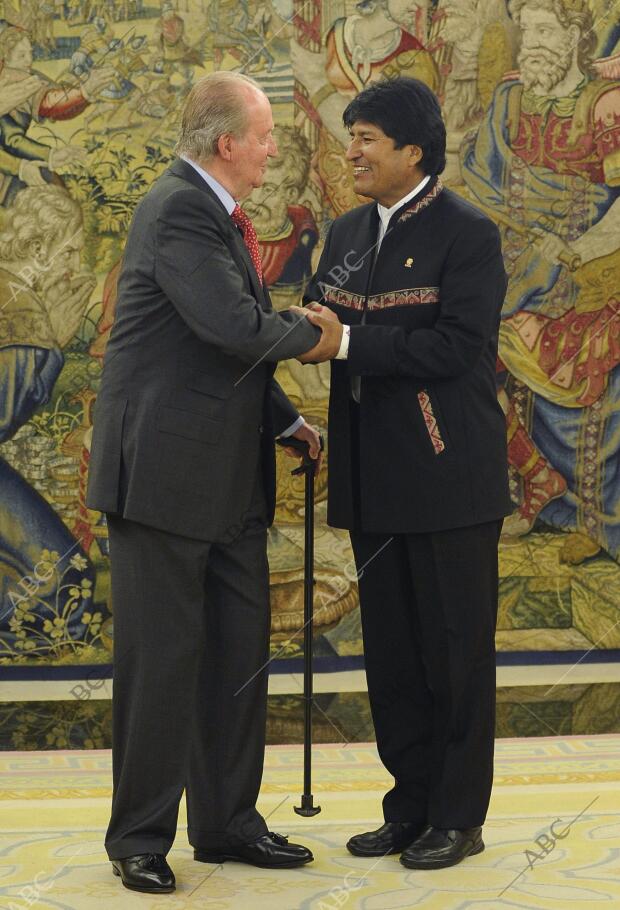 El rey don Juan Carlos recibe en audiencia al presidente de Bolivia, el señor...