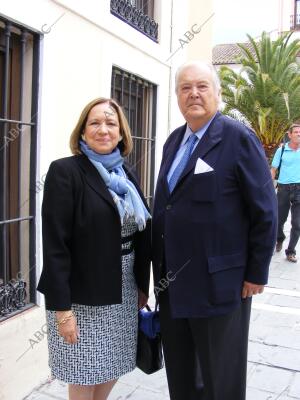 El presidente de honor de Vocento, Santiago de Ybarra, con su Esposa, Mercedes...