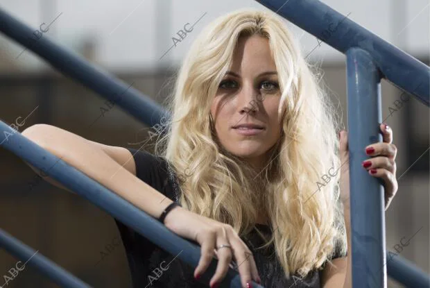 La guapa cantante Edurne, posando para ABC