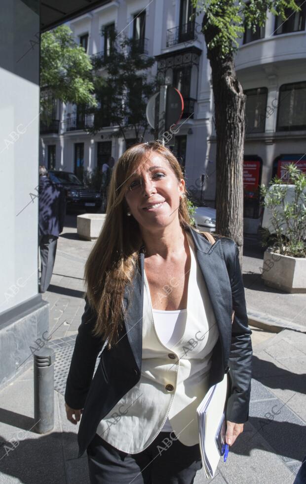 Alicia Sanchez Camacho Sale de la sede del Pp en la calle Genova de Madrid