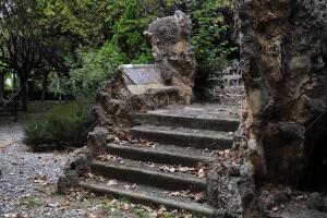 Donde el arquitecto Hizo las Pruebas para Otros Monumentos como el parque Guell