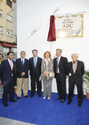 En la foto, de izquierda a derecha, el responsable de la edición de ABC...