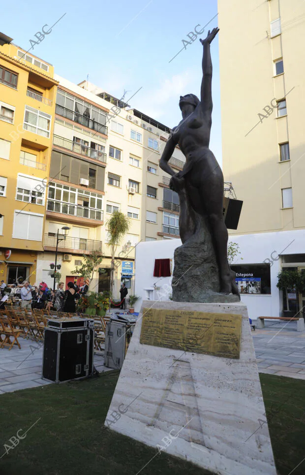 En la foto, la escultura de Santiago de Santiago