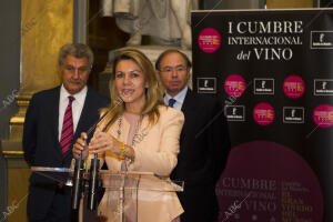Maria Dolores de Cospedal presenta la I cumbre ínternacional del vino en el...